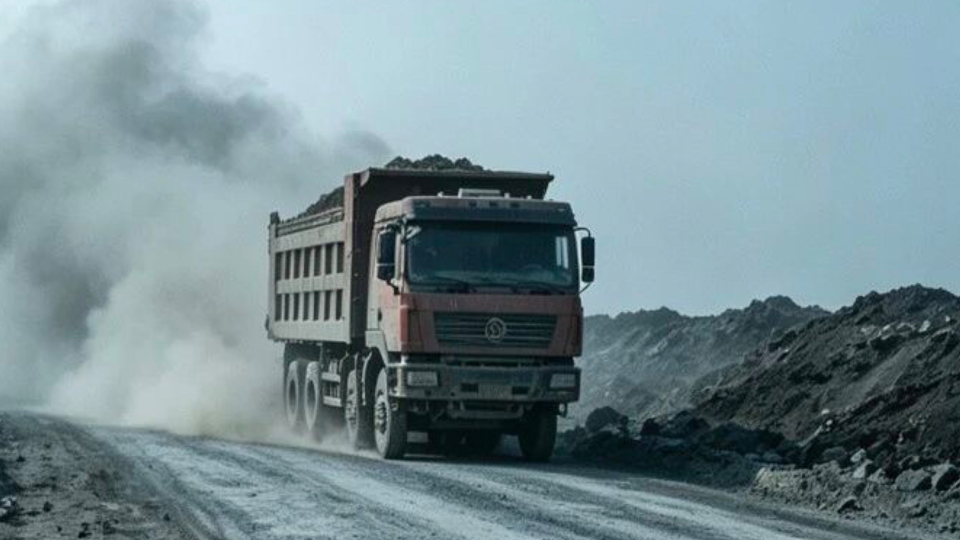 湖南宁乡村民周小兰渣土污染维权案:反思合法维权与敲诈勒索的边界