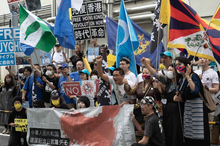 东京中国使馆外反对中共人权与民族政策的联合抗议资料图｜来源：阿波罗新闻网