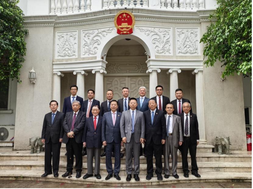 英文登记写“社团情谊”,中文资料却写“祖国统一”:菲律宾侨团的两套面孔