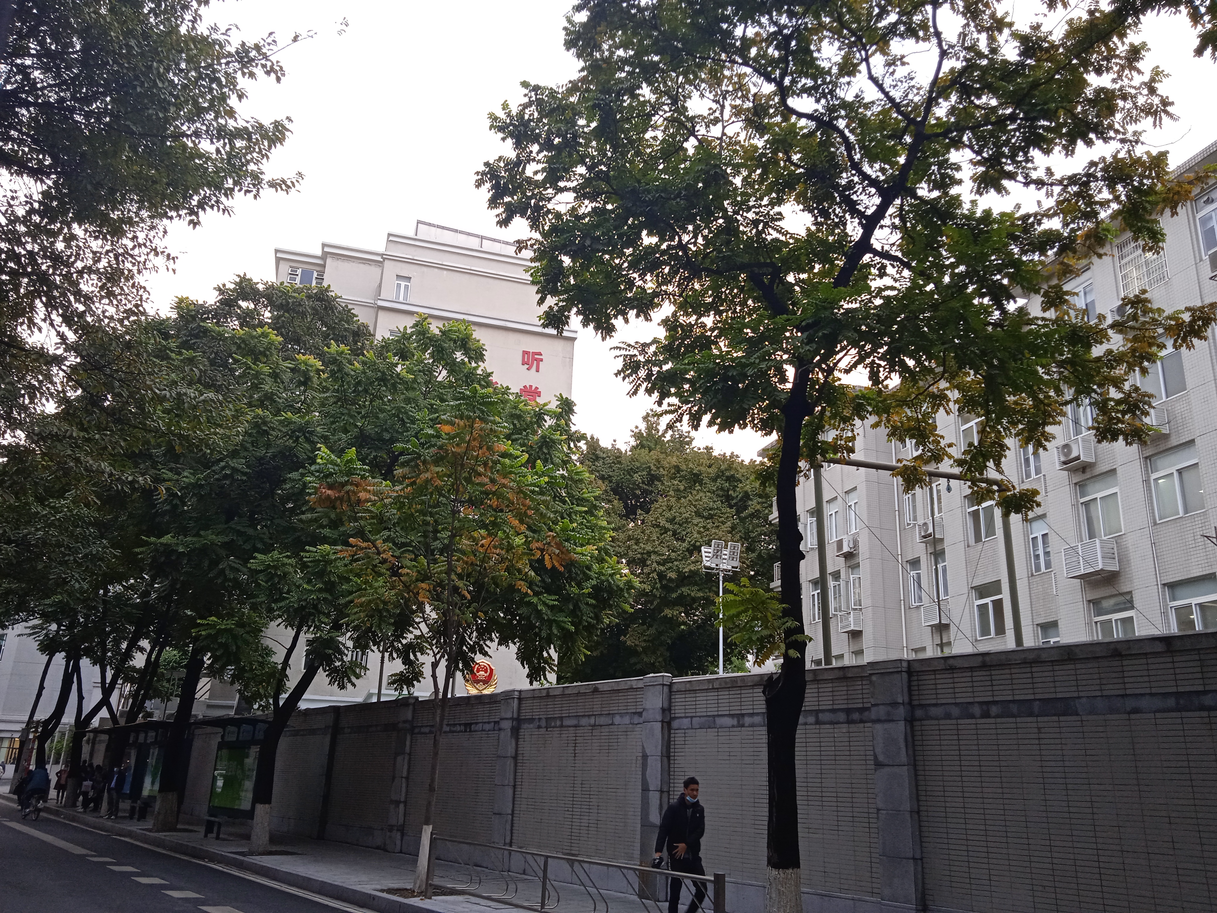 广东省人民政府办公大楼资料图｜来源：Wikimedia Commons