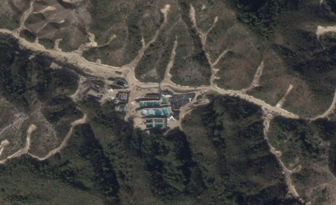 2024年2月克钦邦稀土矿区卫星资料影像，非此次美缅外交活动现场｜来源：Centre for Information Resilience / Planet Labs