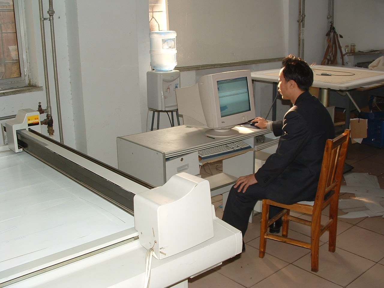 中国制造业工人旧照,非徐州丰县10月8日维权现场。来源:Wikimedia Commons,按原始页面授权署名