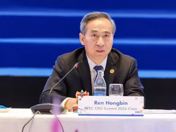 2026年7月9日曼谷会议，2026年APEC工商领导人峰会主席、中国贸促会会长任鸿斌讲话，邀请亚太工商代表11月赴深圳｜来源：新华社／深圳市外事办公室