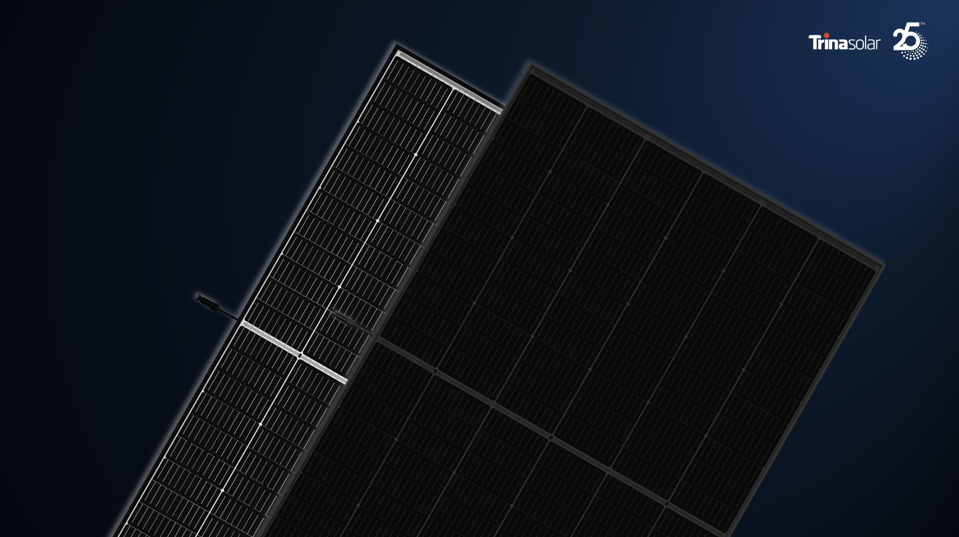天合光能光伏组件量产历史资料照，非2026年人员调整现场