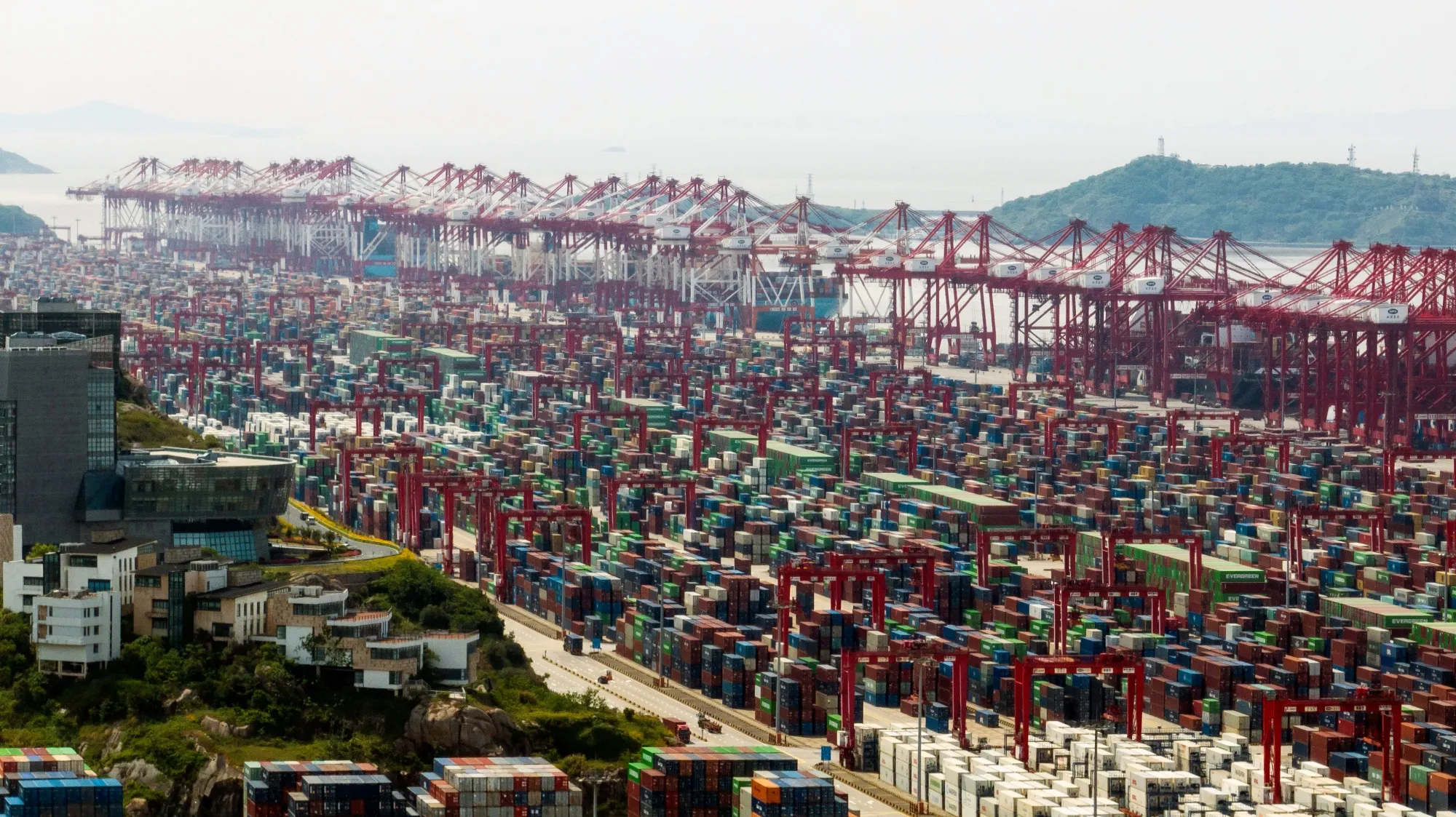 GDP grew by 4.5 per cent and retail by only 1.1 per cent: Why is the heat of exports not going into Chinese households?