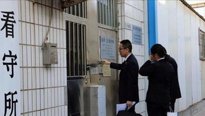 中国看守所律师会见资料画面，来源自由亚洲电台2021年报道；非冯睿被羁押现场｜来源：自由亚洲电台，2021年资料图