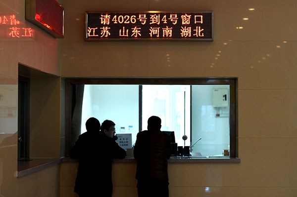 信访接待窗口历史资料照片（2014年），不代表2026年实施现场。来源：中央纪委国家监委网站