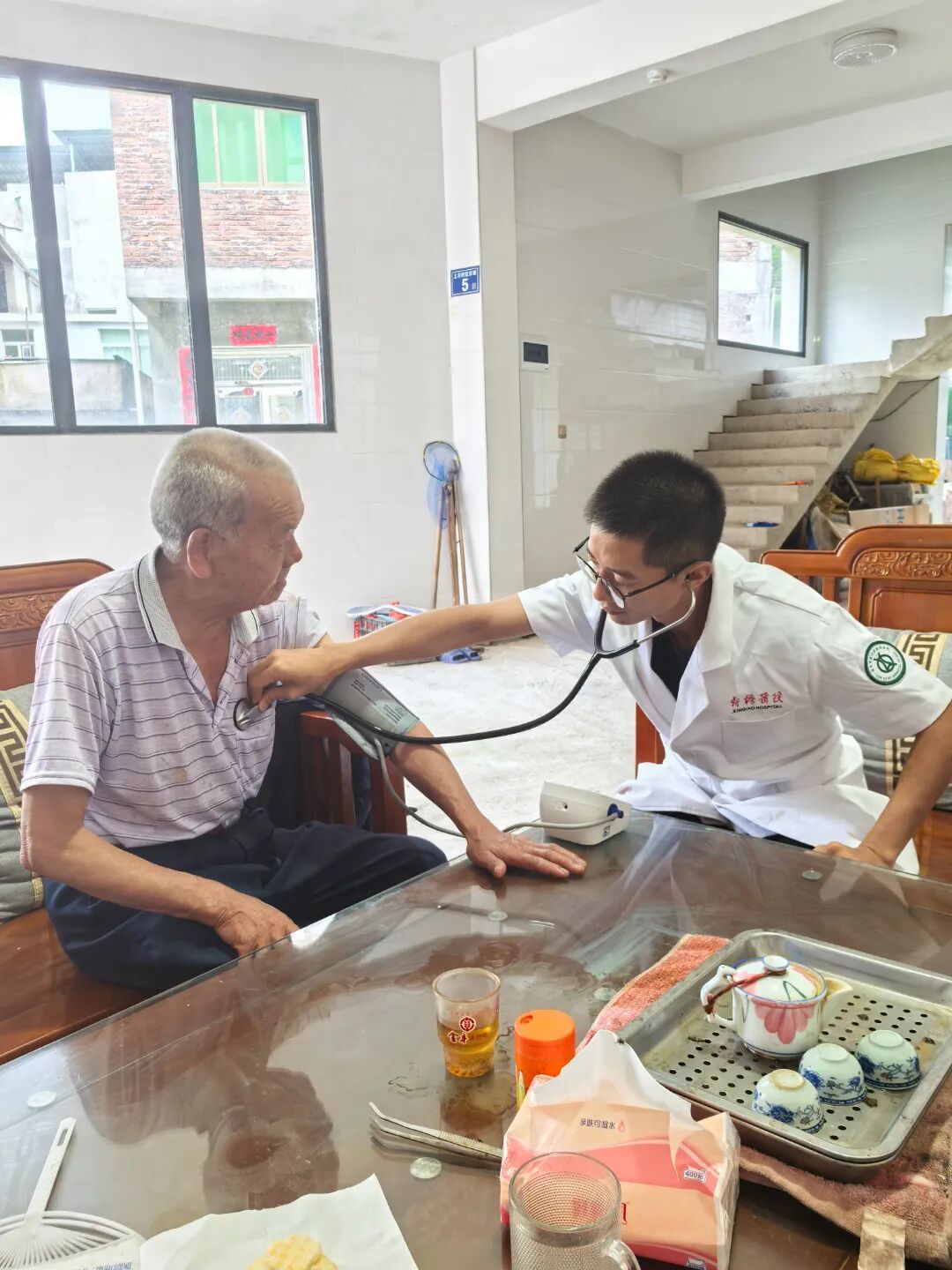 2026年福建退役军人医疗义诊上门服务资料照；非涉事家庭｜来源：福建省退役军人事务厅