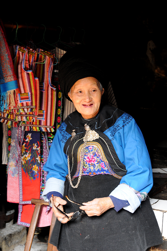 2010年湖南湘西苗族老人资料肖像,摄影:Teresa Qin;不是本次养老金争议当事人|来源:Teresa Qin / Wikimedia Commons