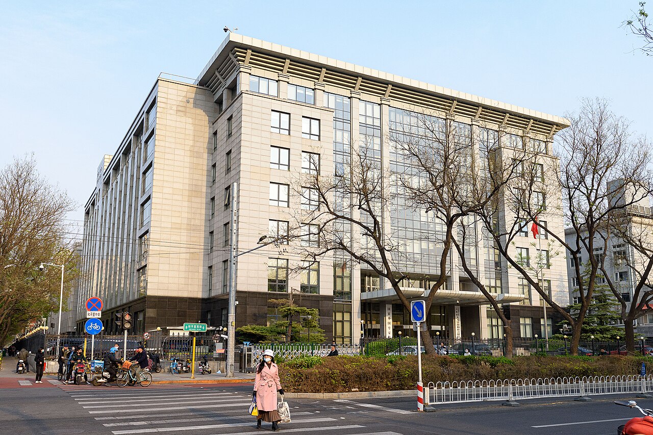 中国人力资源和社会保障部2024年办公楼资料照,摄影:N509FZ,CC BY-SA 4.0|来源:N509FZ / Wikimedia Commons