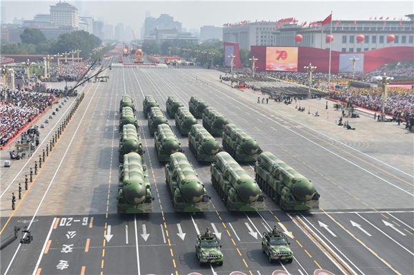 2019年10月1日北京阅兵中东风-41洲际弹道导弹方队,历史资料图;并非2026年核弹头数量实拍|来源:新华社,2019年10月1日,图片版权保留