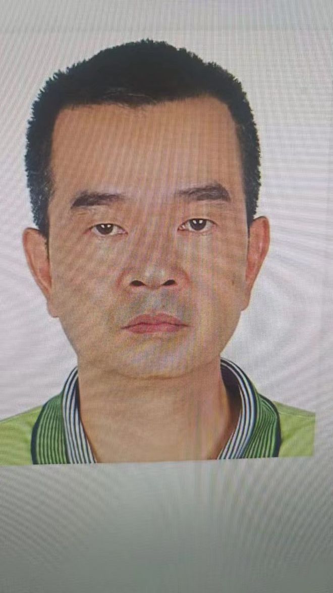 Customs officers are alleged to have violated life discipline and have been reported by their families under their real names, raising concerns (above)