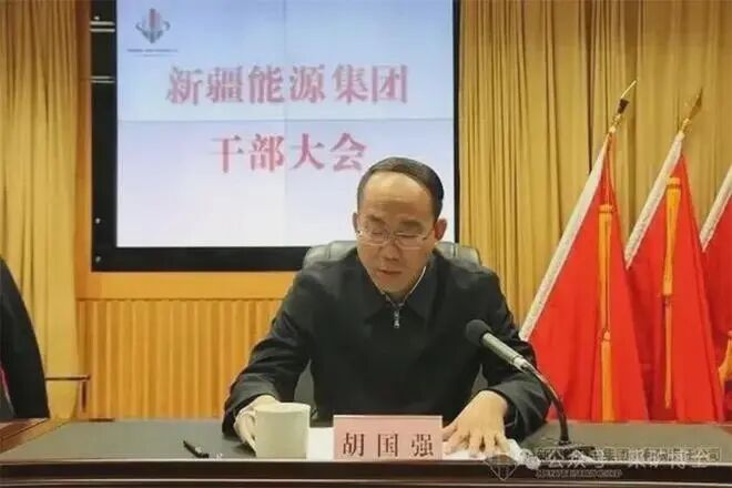 八个行李箱的现金，和一个举报者的困境